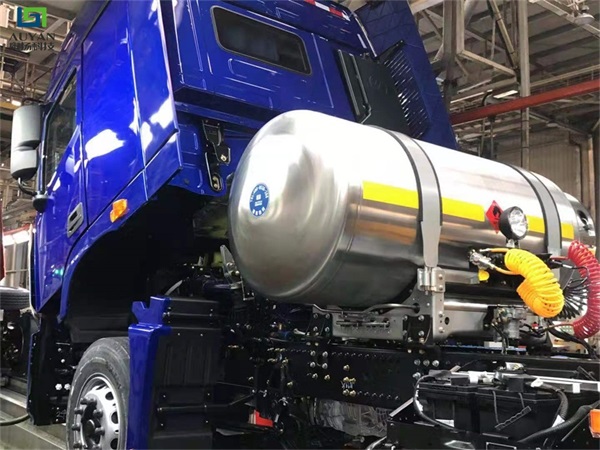 Precio de fábrica del cilindro de gas de oxígeno líquido Tanque de gas de almacenamiento de GNL para vehículos